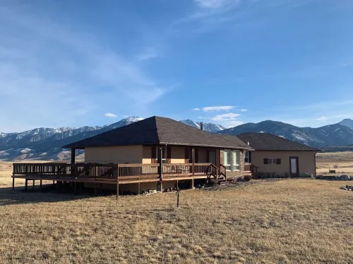 Snow Covered Mountains Paradise Valley Montana Steele HousePerfect Getaway Spot Hotels in Pray