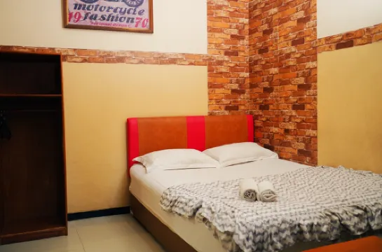 Omah Wetan Homestay Hotels in Kedungkandang