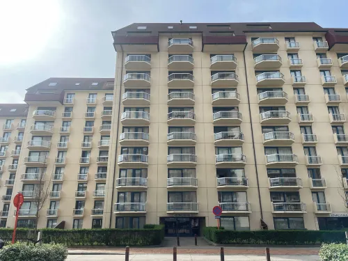 Spacious Seaside Apartment