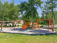 니네미아 스테이 & 플레이