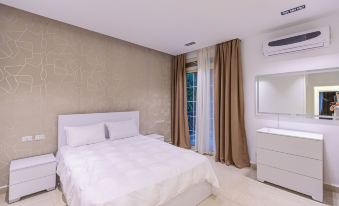 Host Prime - Paradise Villa with Pool at Rehab City