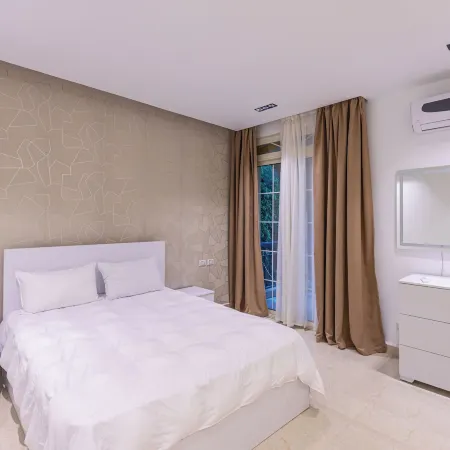 Host Prime - Paradise Villa with Pool at Rehab City