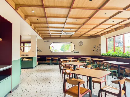 Kotta GO Hotel Tegal Отели рядом с достопримечательностью «Tek Hay Kiong Temple»