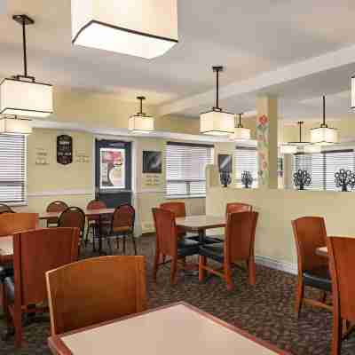 ノヴァ イン イエローナイフ Dining/Meeting Rooms