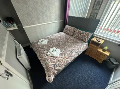 Runway Guest House - Adult Only