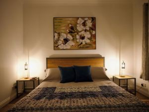 Tring Grange Cottage - Sleeps 2 - Onsite Parking