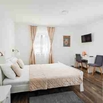 Green Lakes House Rooms