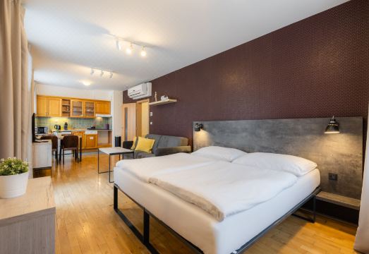 4. EA 호텔 아파..