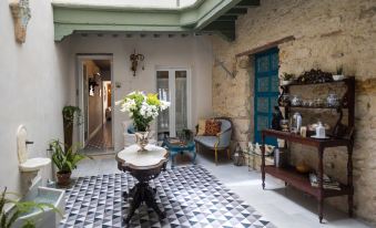 Casa Portus Gaditanus s XVIII Patio Andaluz