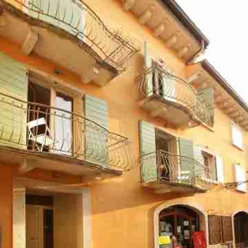 Mariposa Apartments Hotel Exterior
