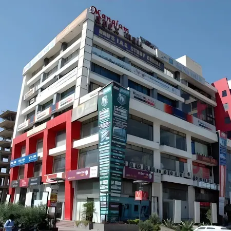Hotel Leo Saffron - Pitampura Отели рядом с достопримечательностью «Северный Дели»