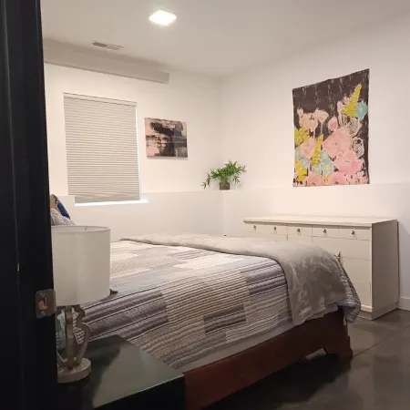 Modern King Suite  Full Kitchen + Washer/Dryer Near Civic Center & Rushmore Mall