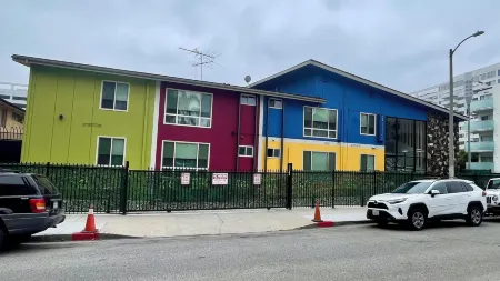 Quintessence ApartHotel Отели рядом с достопримечательностью «Уотеруорлд»