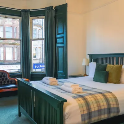 4 Friends House Hotels near Leith