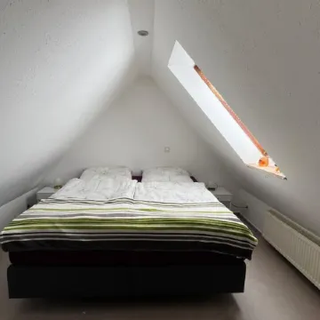 Sunny Loft with Mountain Views