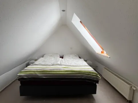 Sunny Loft with Mountain Views