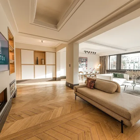 City Luxury: 3Br, Prime Location