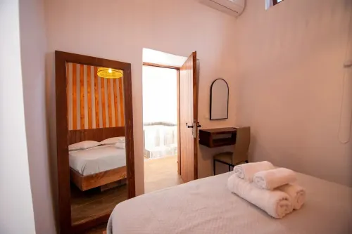 Santorini Luxury Suite w  Rooftop HotTub   SeaView