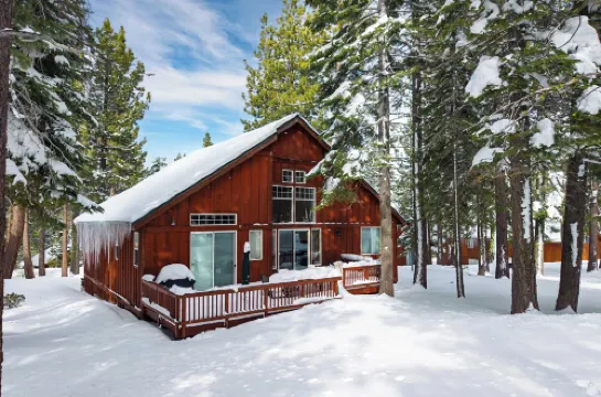 Pinewood Lodge by AvantStay