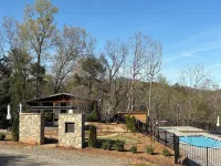 The Shaded Crest Hotels in Cooper Gap