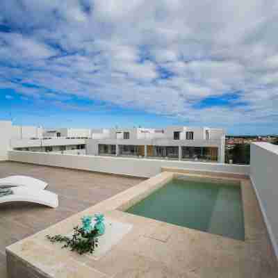 4 Bedroom Beach Penthouse w Private Rooftop Fitness & Recreational Facilities