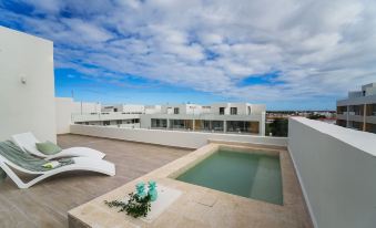 4 Bedroom Beach Penthouse w Private Rooftop