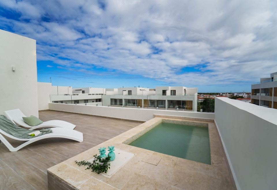 Hotel 4 Bedroom Beach Penthouse w Private Rooftop, Leisure & Recreation, Hot spring/Public bath