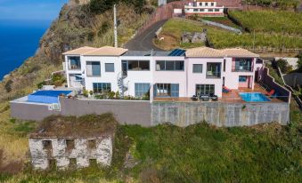 Canhas Views