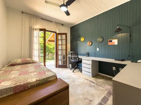 Casa térrea e confortável na Granja Отели рядом с достопримечательностью «Templo Zu Lai»