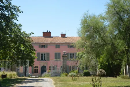 Domaine de Chalaniat Отели в г. Сен-Жульен-де-Копель