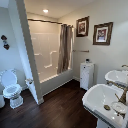Holland Farmhouse Inn B&B