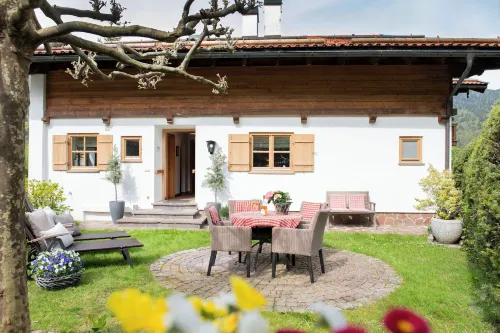 Haus Lesch - Stilvolle Appartements mit tollem Bergblick in Kreuth am Tegernsee Hotels in Kreuth