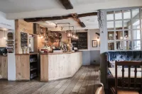 Hinds Head - bar