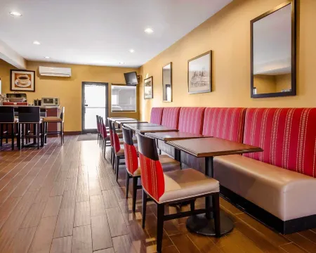 路易斯維爾東舒適套房酒店