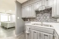The Sweet Creek Luxurious Villas Hotels in East Point