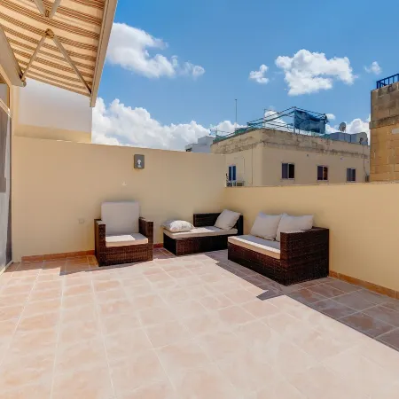 Cosy 1Br Penthouse Close to the Promenade