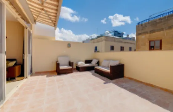 Cosy 1Br Penthouse Close to the Promenade