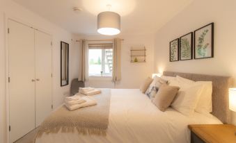 Crescent House Apartments