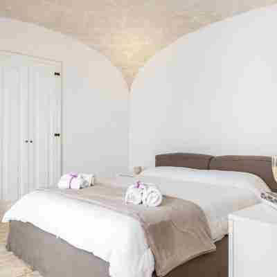 GuestHost - Palazzo Rapanà - Luxury Apt with Hydromassage Pool Rooms