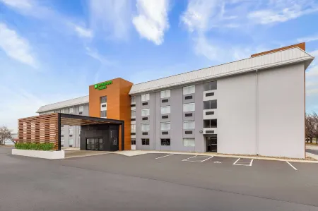 Wyndham Garden Louisville East Отели в г. Джефферсонтаун