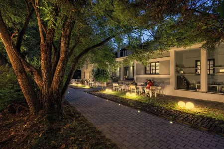 Aoos River Treehouse