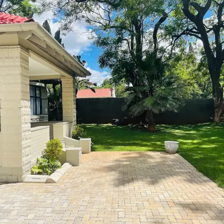 Contemporary 2 bed in Suburbs - 2081