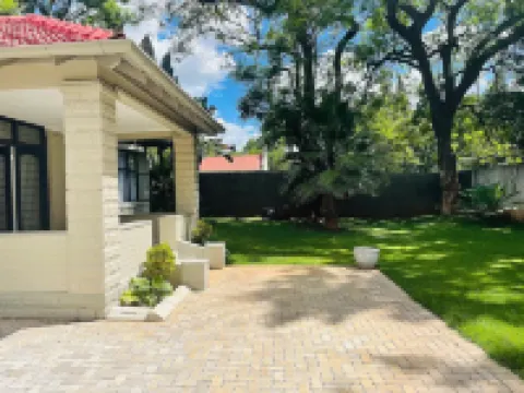 Contemporary 2 bed in Suburbs - 2081
