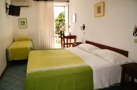 Hotel Don Pedro - Parvekkeita