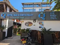 Q-Bar & Guesthouse
