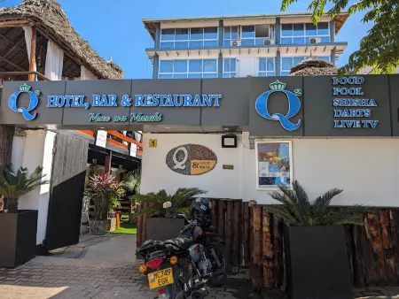 Q-Bar & Guesthouse
