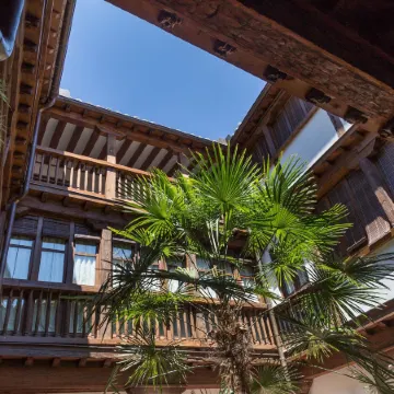 La Casa de Los Infantes by Toledo AP
