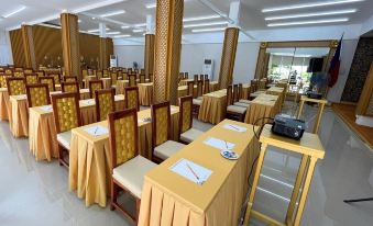 Villa Excellance Beach and Wave Pool Resort