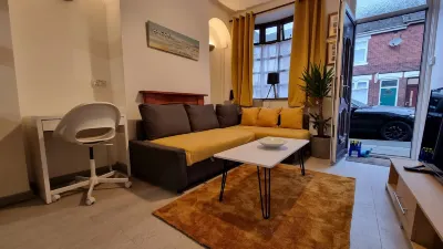 Cosy Stay in Stoke on Trent by Villazu Hotels in Cheadle
