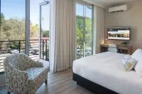 Art House Hotel Hotel dekat Santa Rosa Railway Station